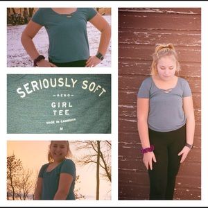 Seriously soft aero girl tee medium 12$